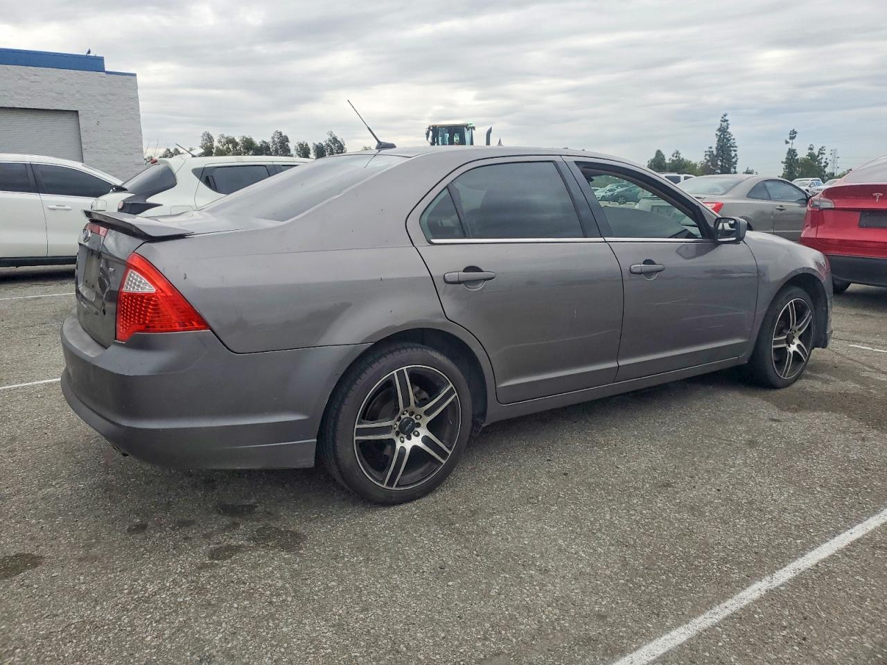 2011 FORD FUSION SE photo 3