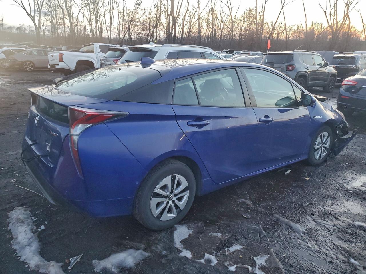 2018 TOYOTA PRIUS photo 3