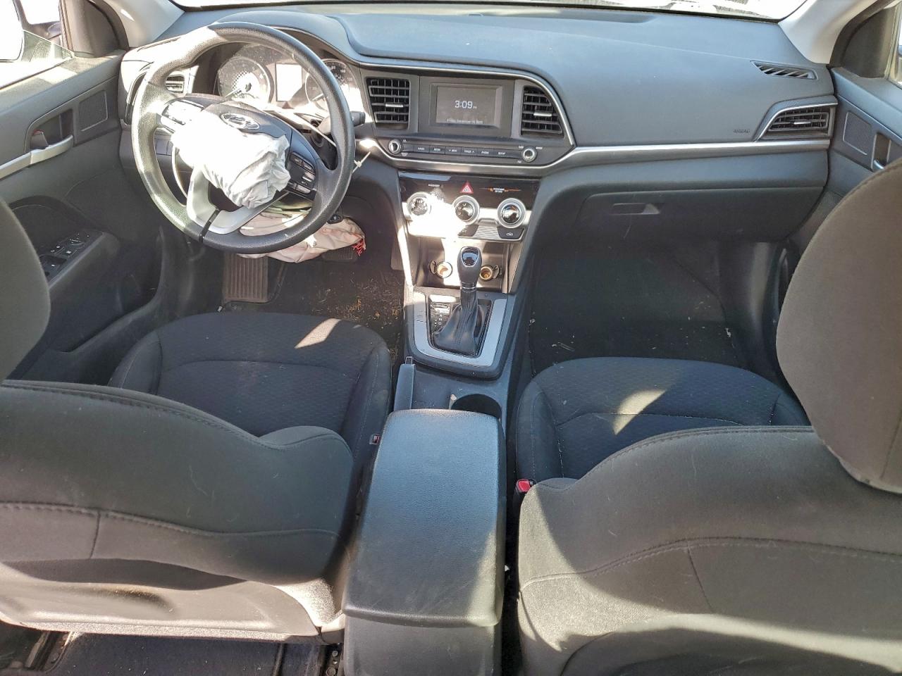 2019 HYUNDAI ELANTRA SE photo 8
