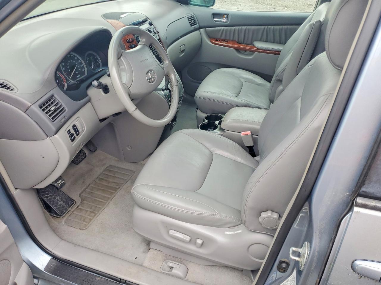 2004 TOYOTA SIENNA XLE 7-PASSENGER photo 13