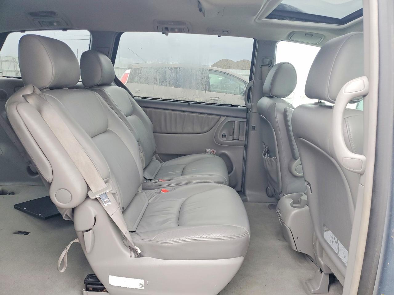 2004 TOYOTA SIENNA XLE 7-PASSENGER photo 21