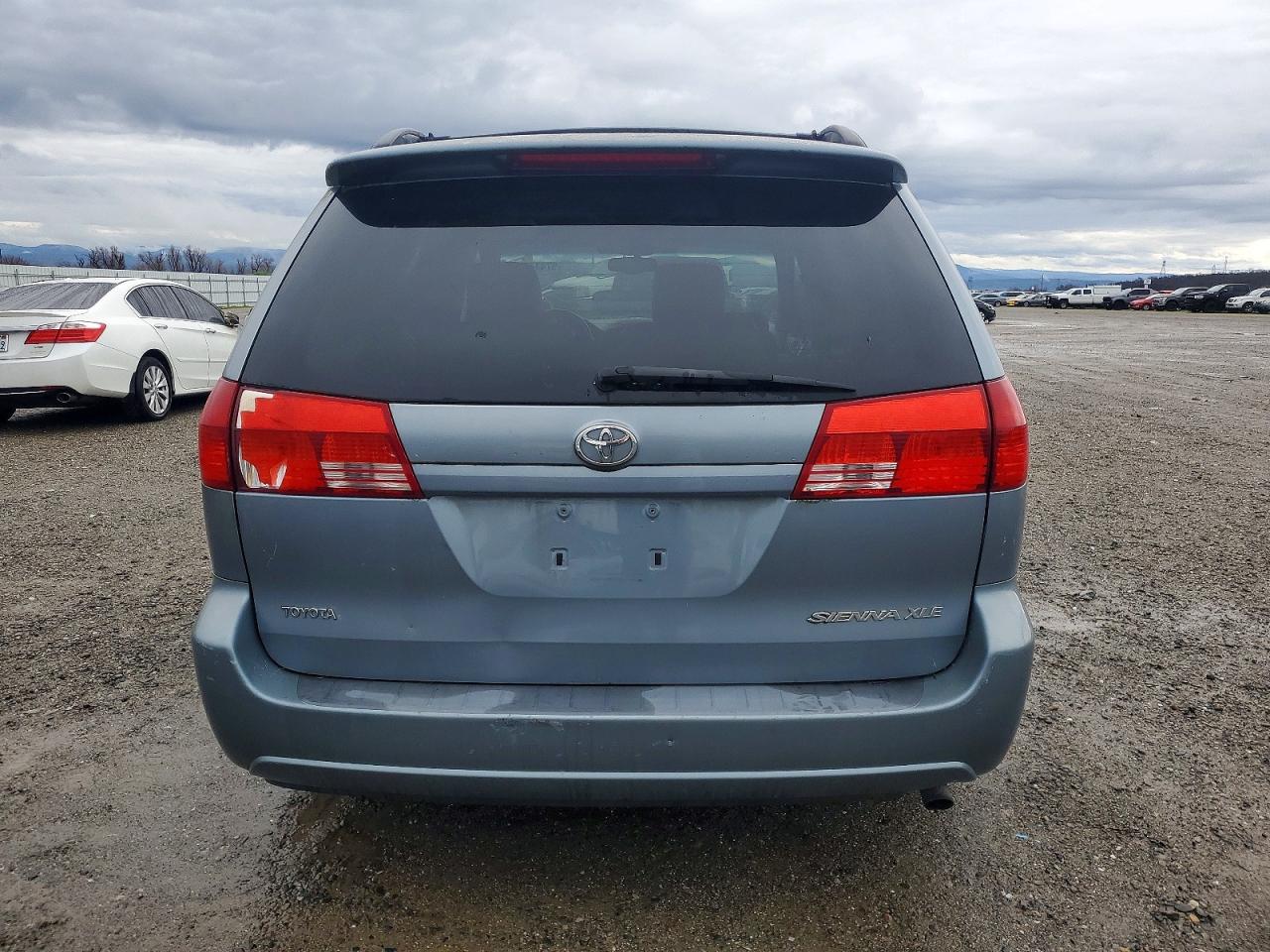 2004 TOYOTA SIENNA XLE 7-PASSENGER photo 11