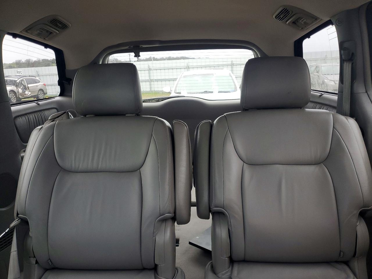 2004 TOYOTA SIENNA XLE 7-PASSENGER photo 19