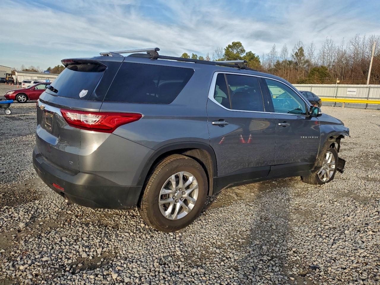 2020 CHEVROLET TRAVERSE LT photo 3