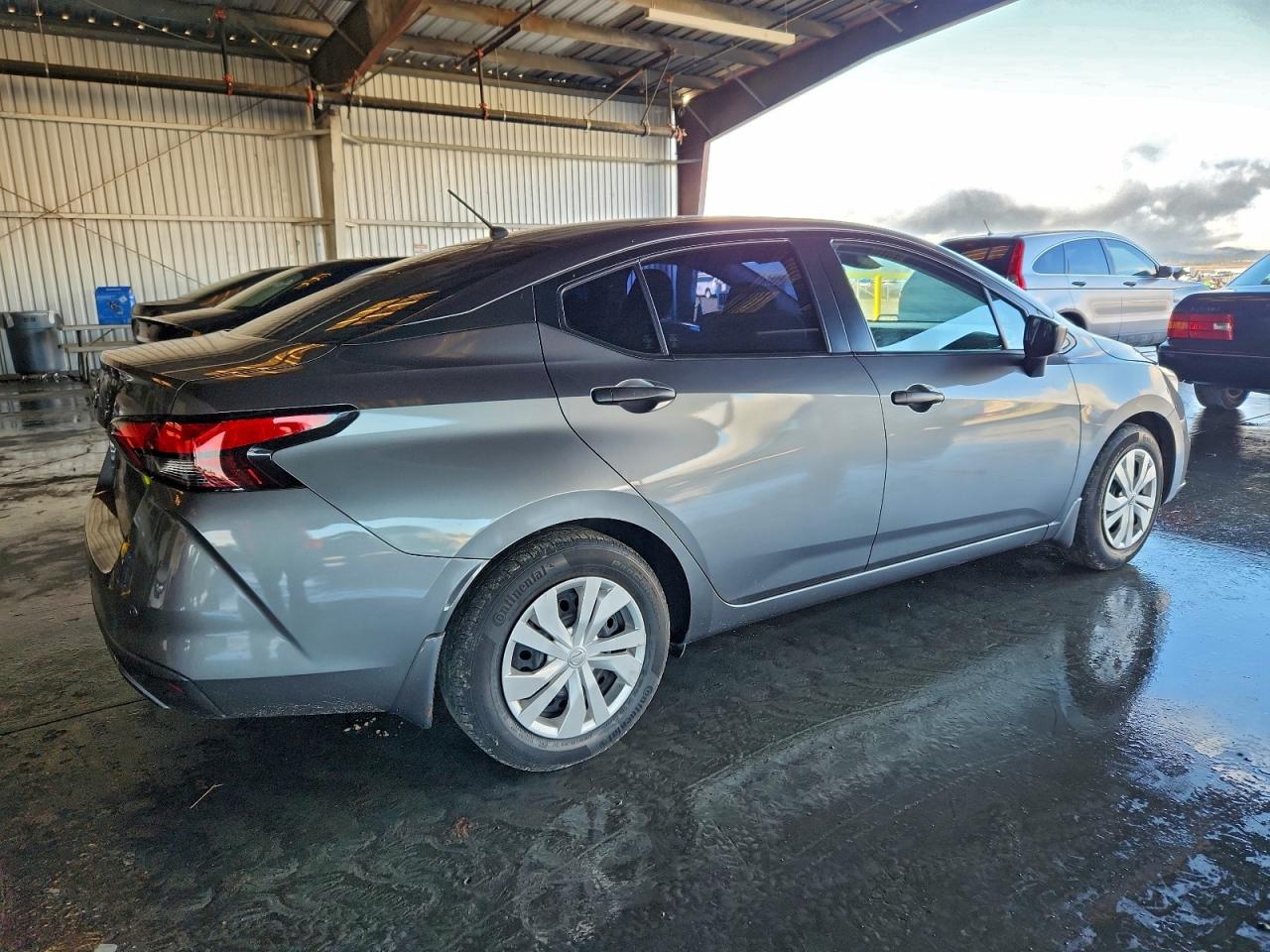 2020 NISSAN VERSA S photo 3
