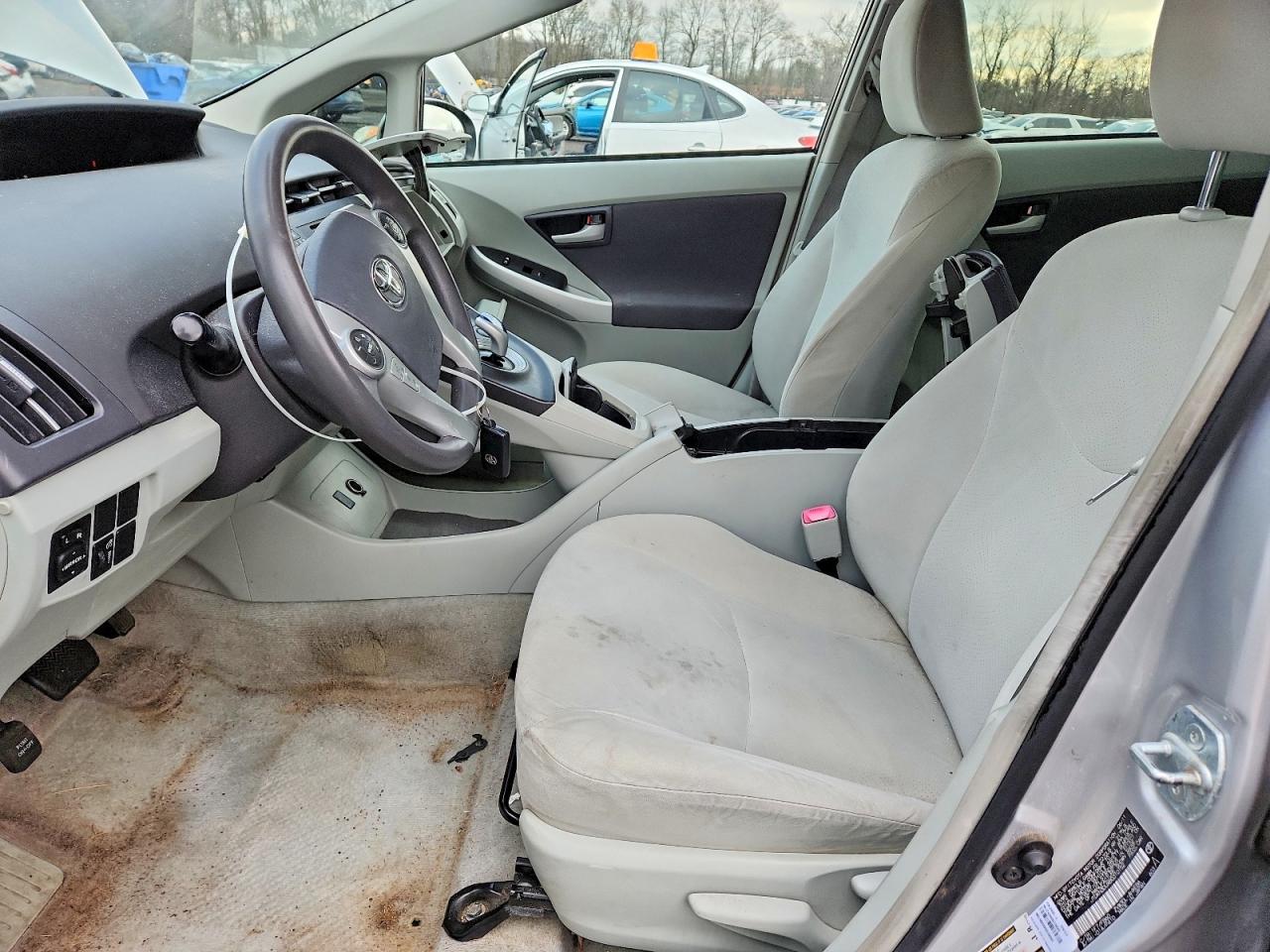 2011 TOYOTA PRIUS photo 25