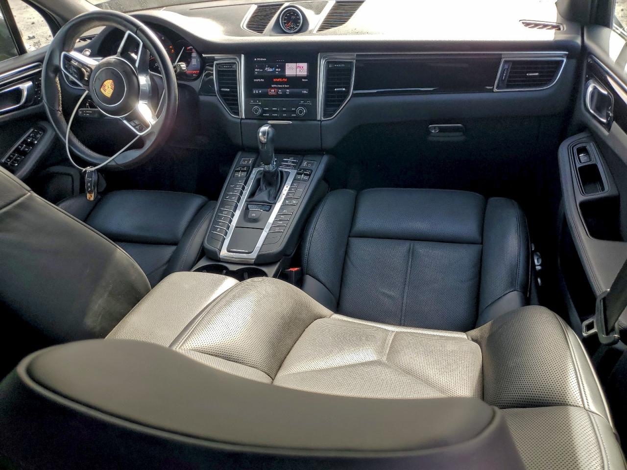 2018 PORSCHE MACAN photo 8