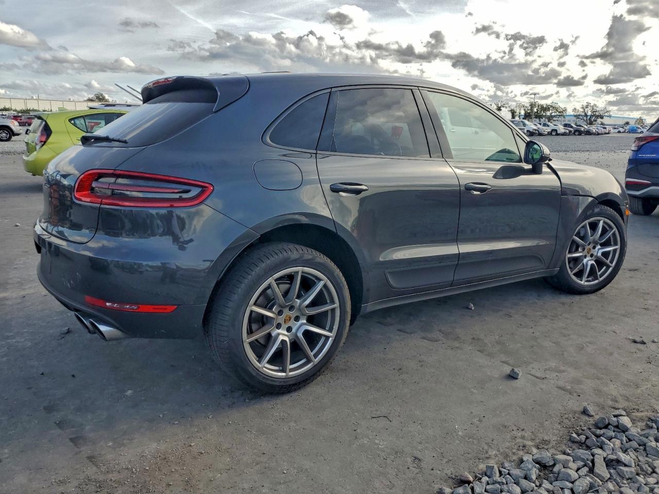 2018 PORSCHE MACAN photo 3