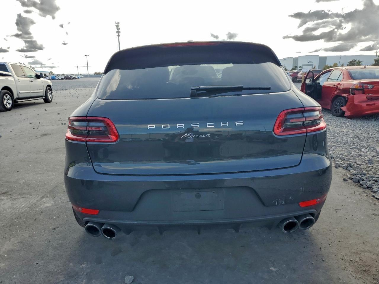 2018 PORSCHE MACAN photo 6