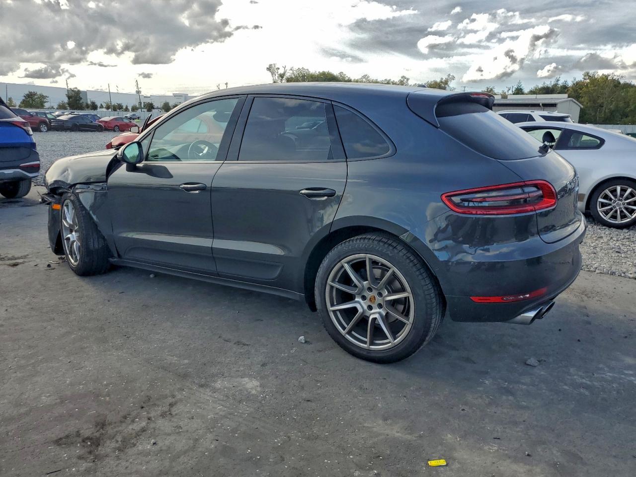 2018 PORSCHE MACAN photo 2