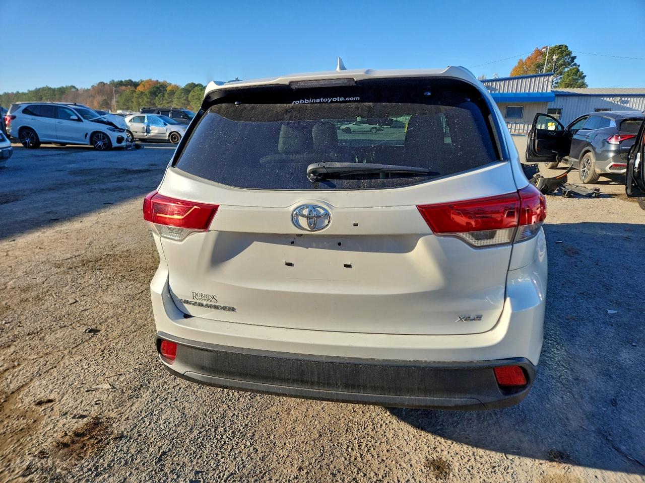 2019 TOYOTA HIGHLANDER SE photo 6