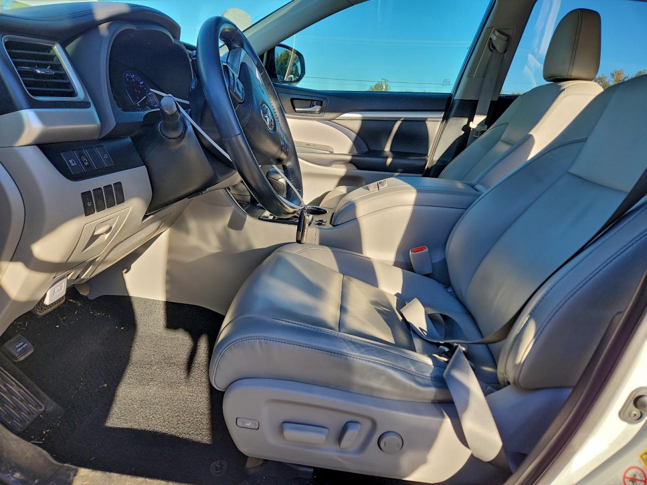 2019 TOYOTA HIGHLANDER SE photo 7