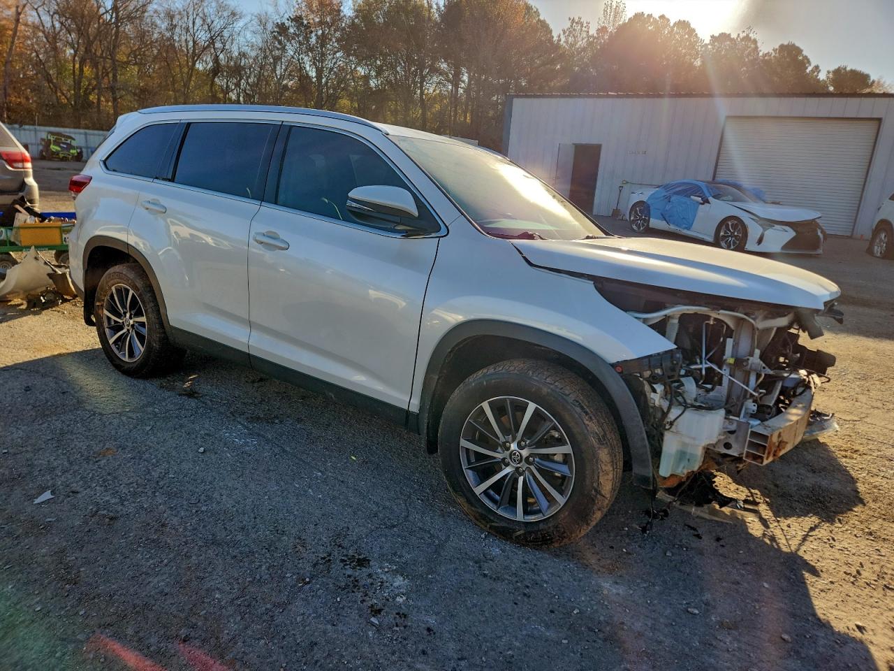 2019 TOYOTA HIGHLANDER SE photo 4