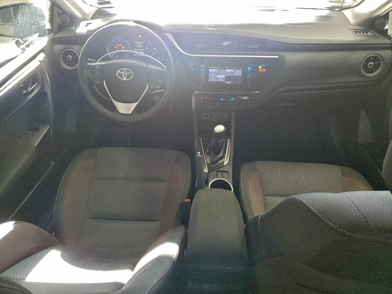 2018 TOYOTA COROLLA L photo 8