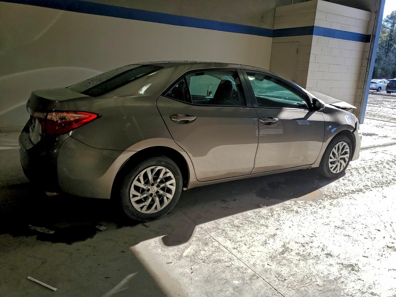 2018 TOYOTA COROLLA L photo 3