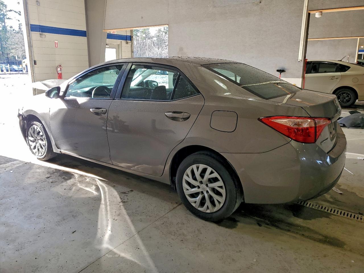 2018 TOYOTA COROLLA L photo 2