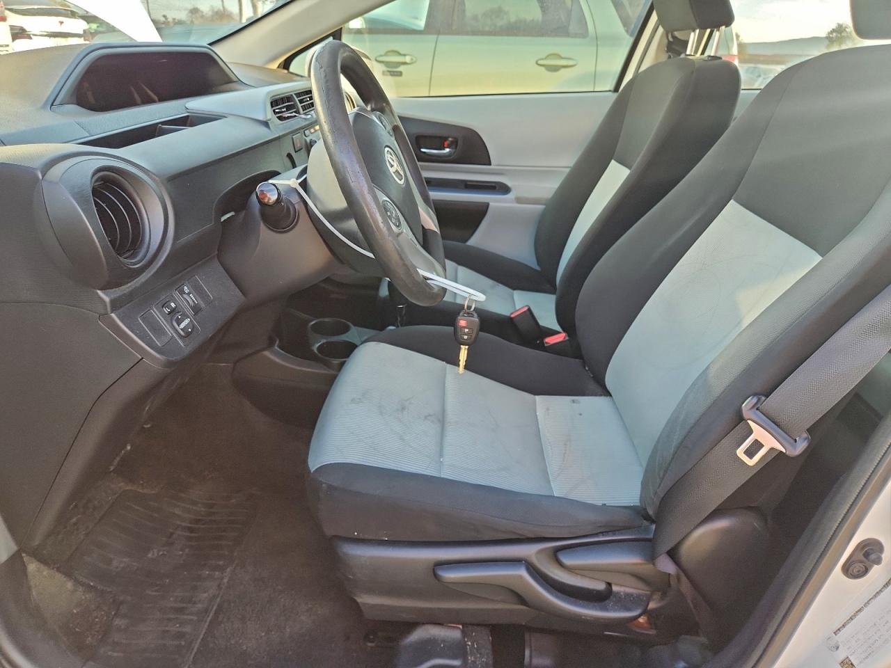 2012 TOYOTA PRIUS C photo 7