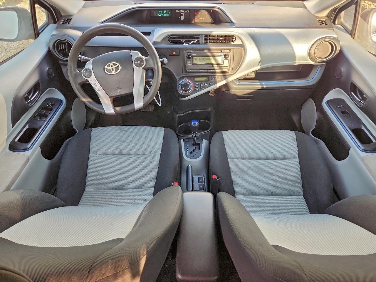 2012 TOYOTA PRIUS C photo 8