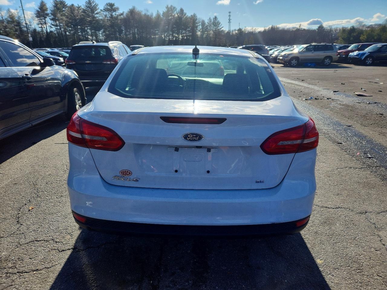 2018 FORD FOCUS SE photo 6