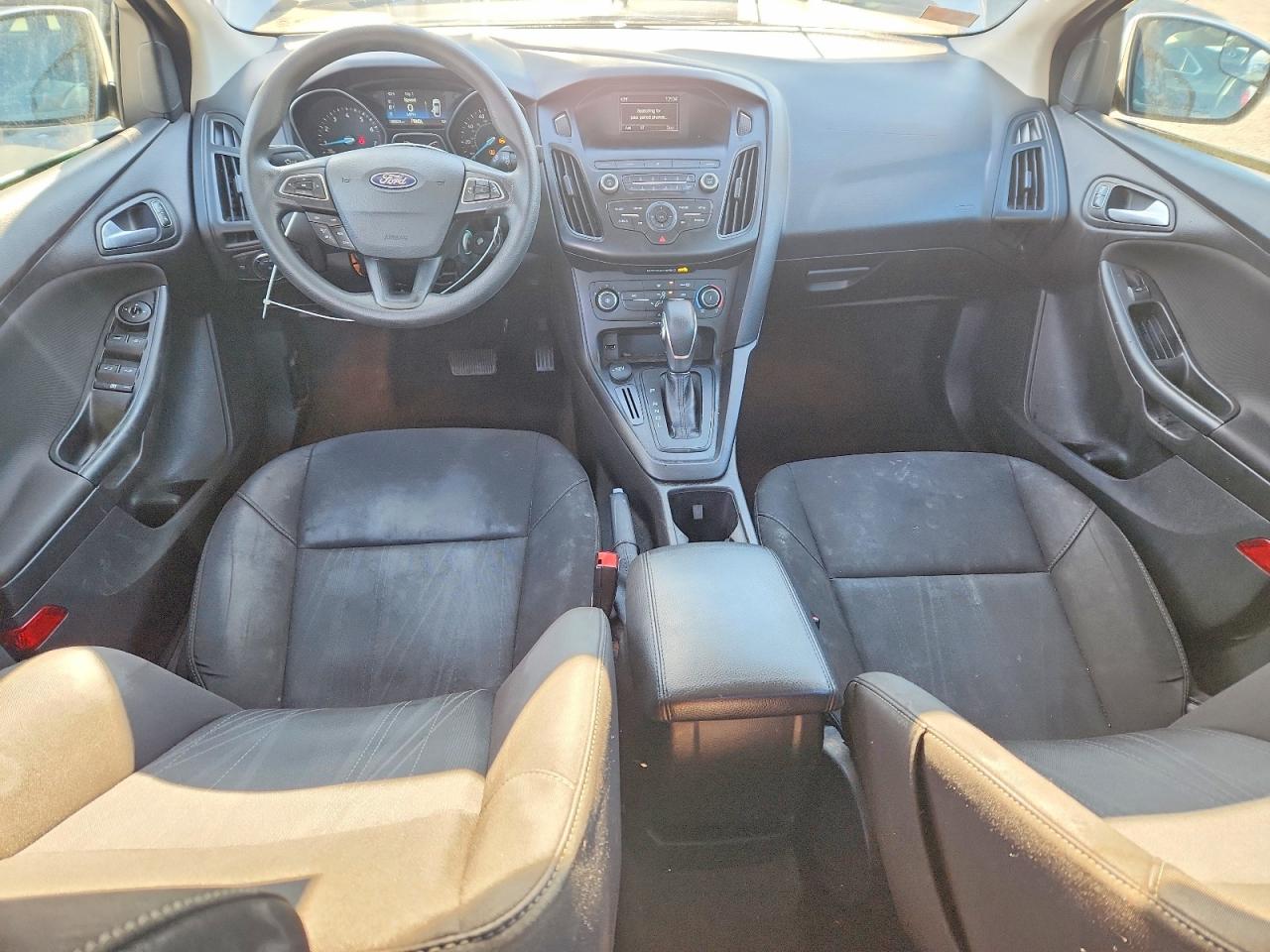 2018 FORD FOCUS SE photo 8