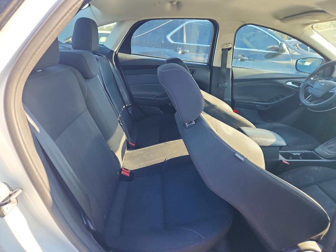 2018 FORD FOCUS SE photo 10