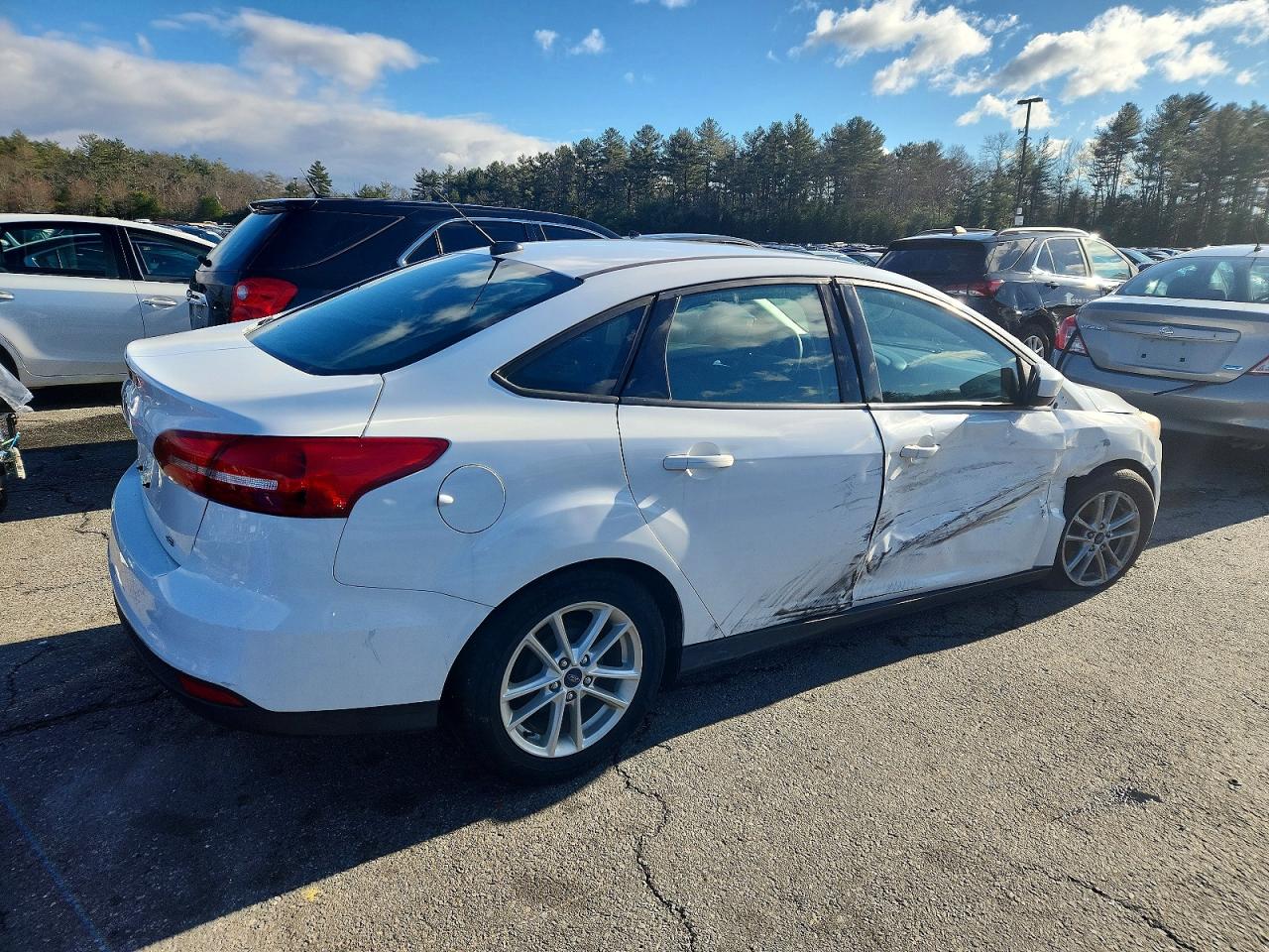 2018 FORD FOCUS SE photo 3