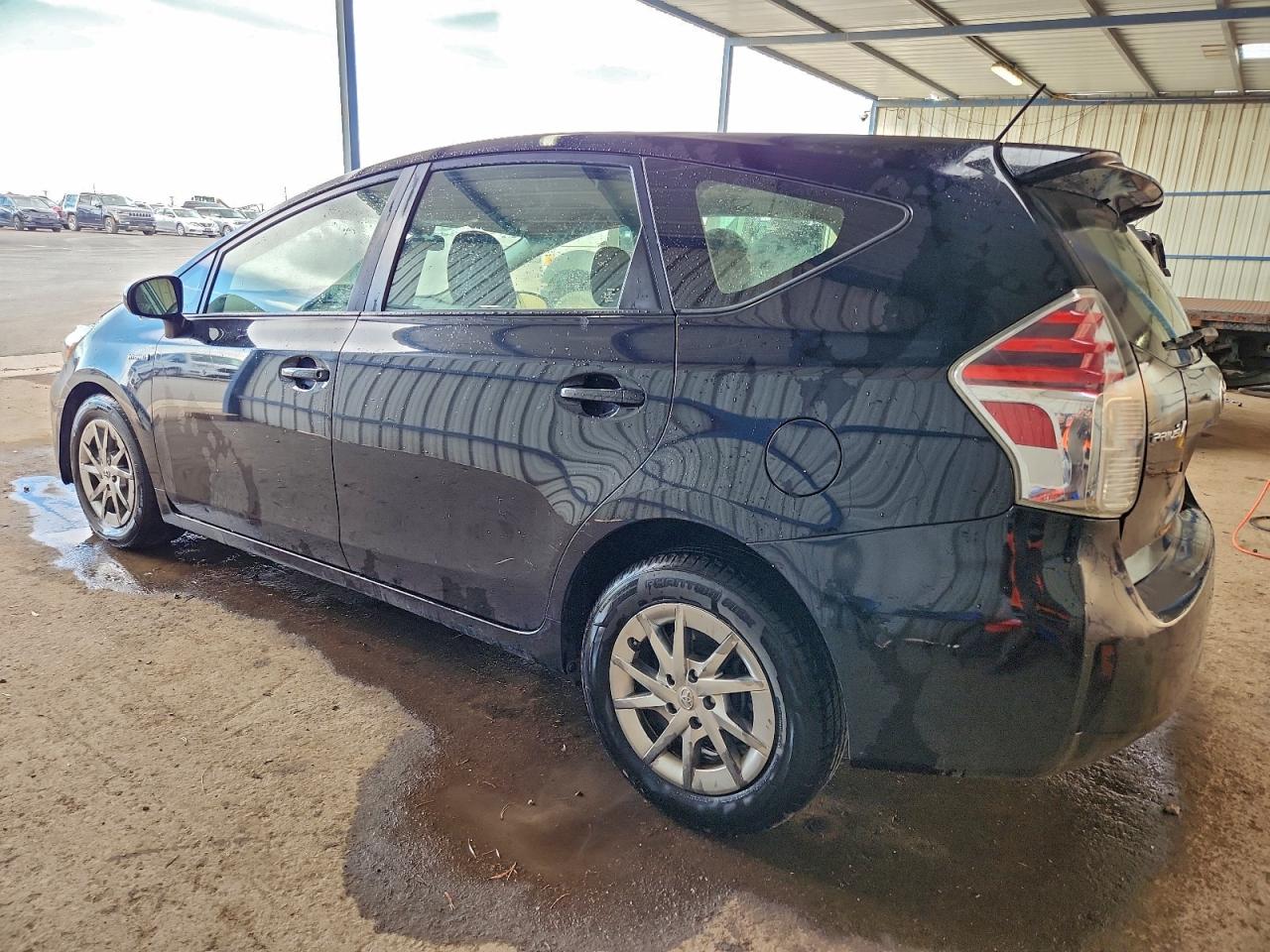 2015 TOYOTA PRIUS photo 2
