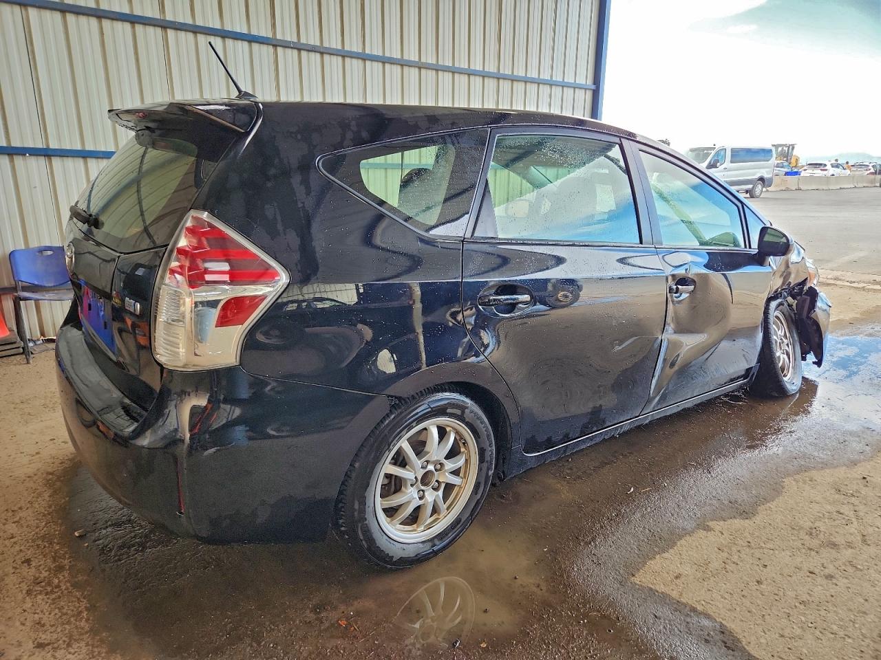 2015 TOYOTA PRIUS photo 3