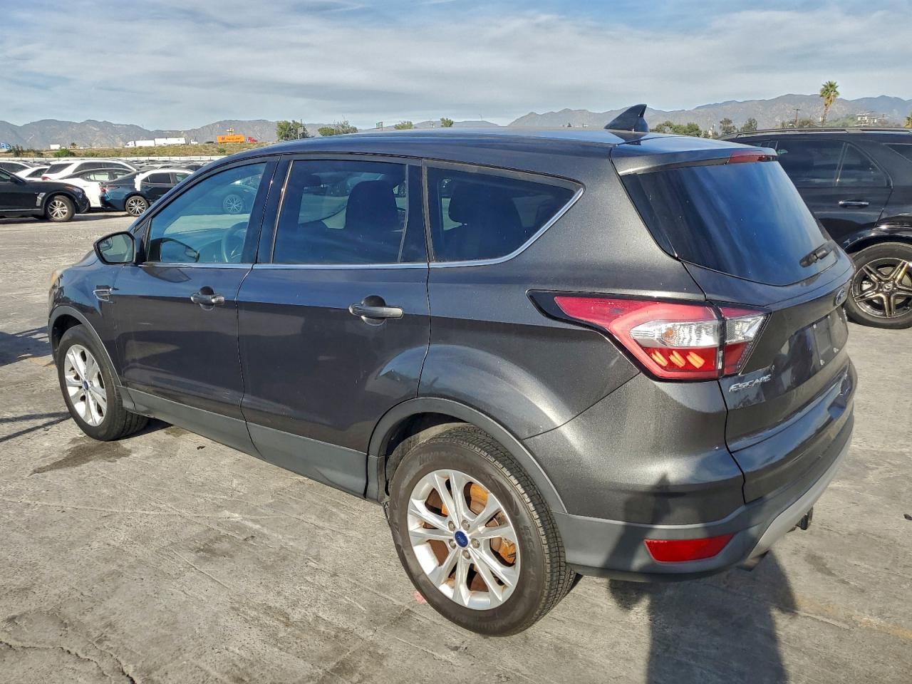 2017 FORD ESCAPE SE photo 3