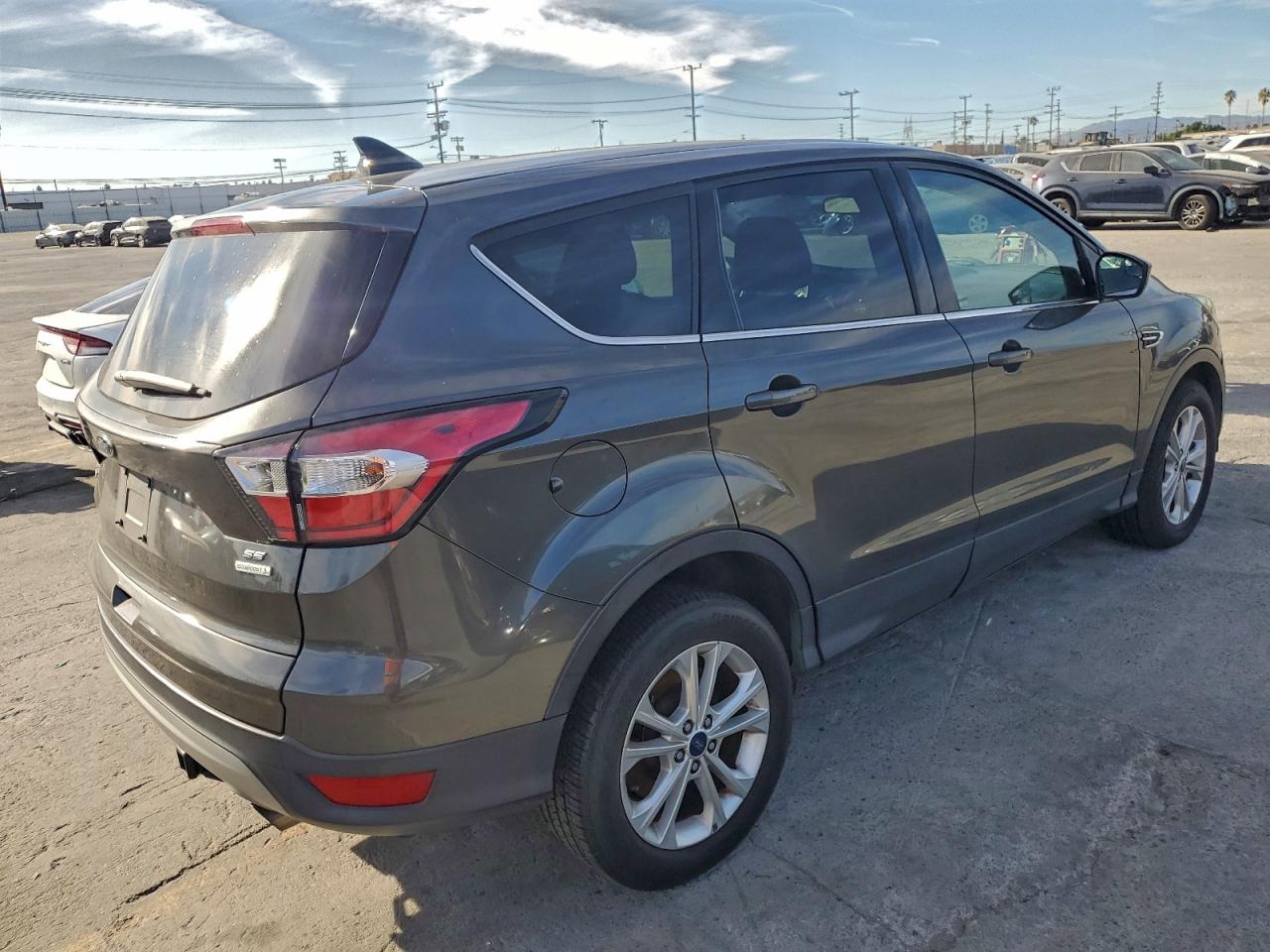 2017 FORD ESCAPE SE photo 5