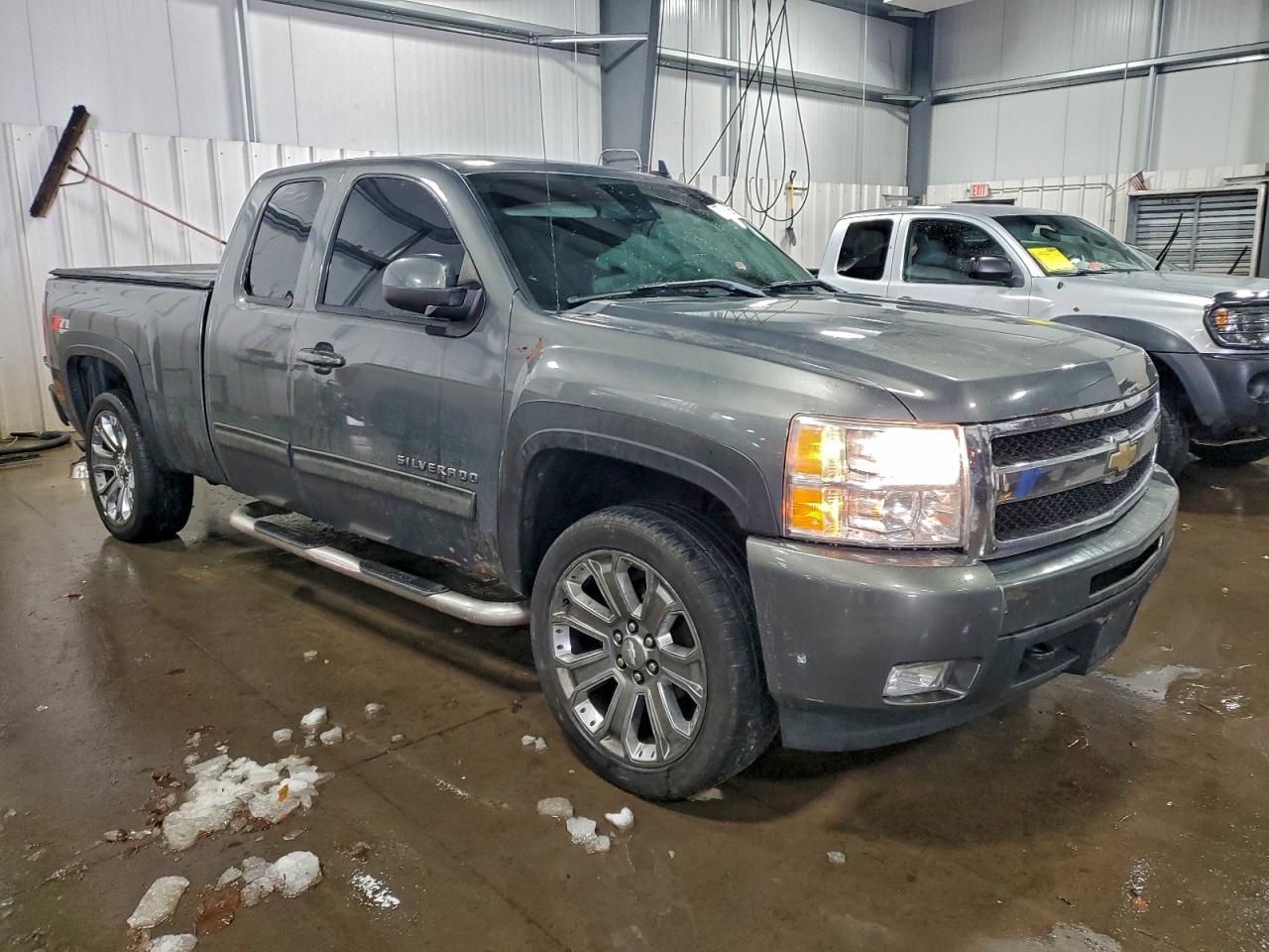 2011 CHEVROLET SILVERADO K1500 LTZ photo 4