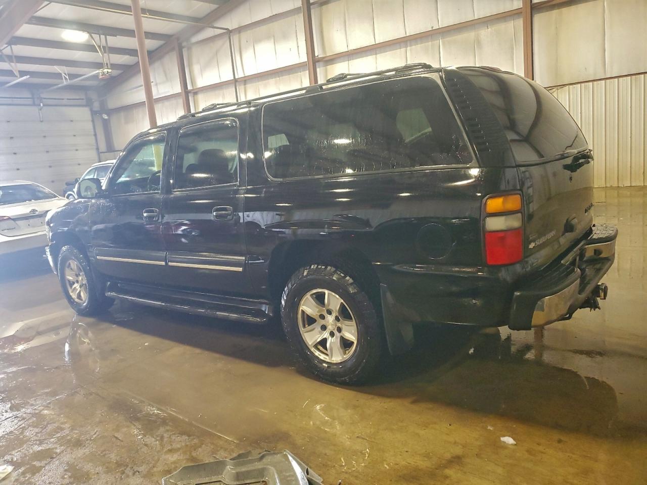 2004 CHEVROLET SUBURBAN K1500 photo 3
