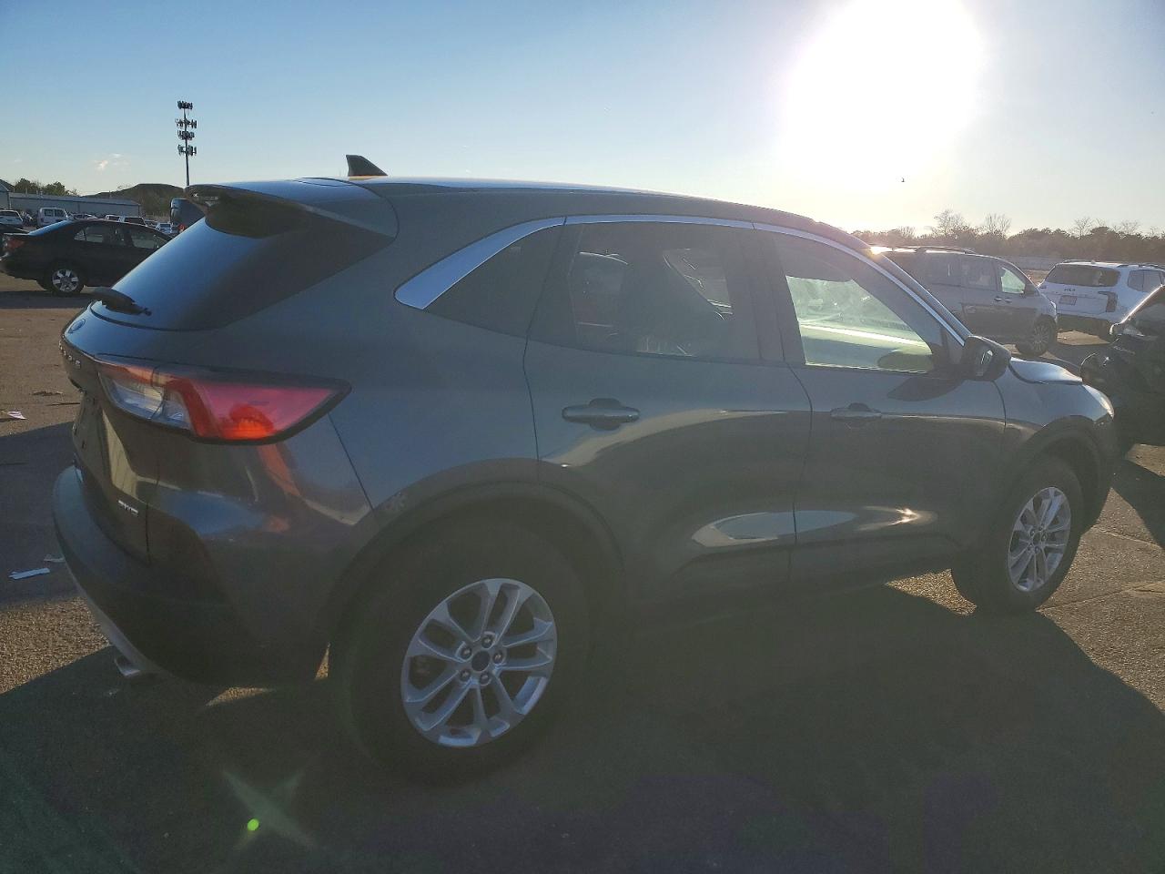 2022 FORD ESCAPE SE photo 3