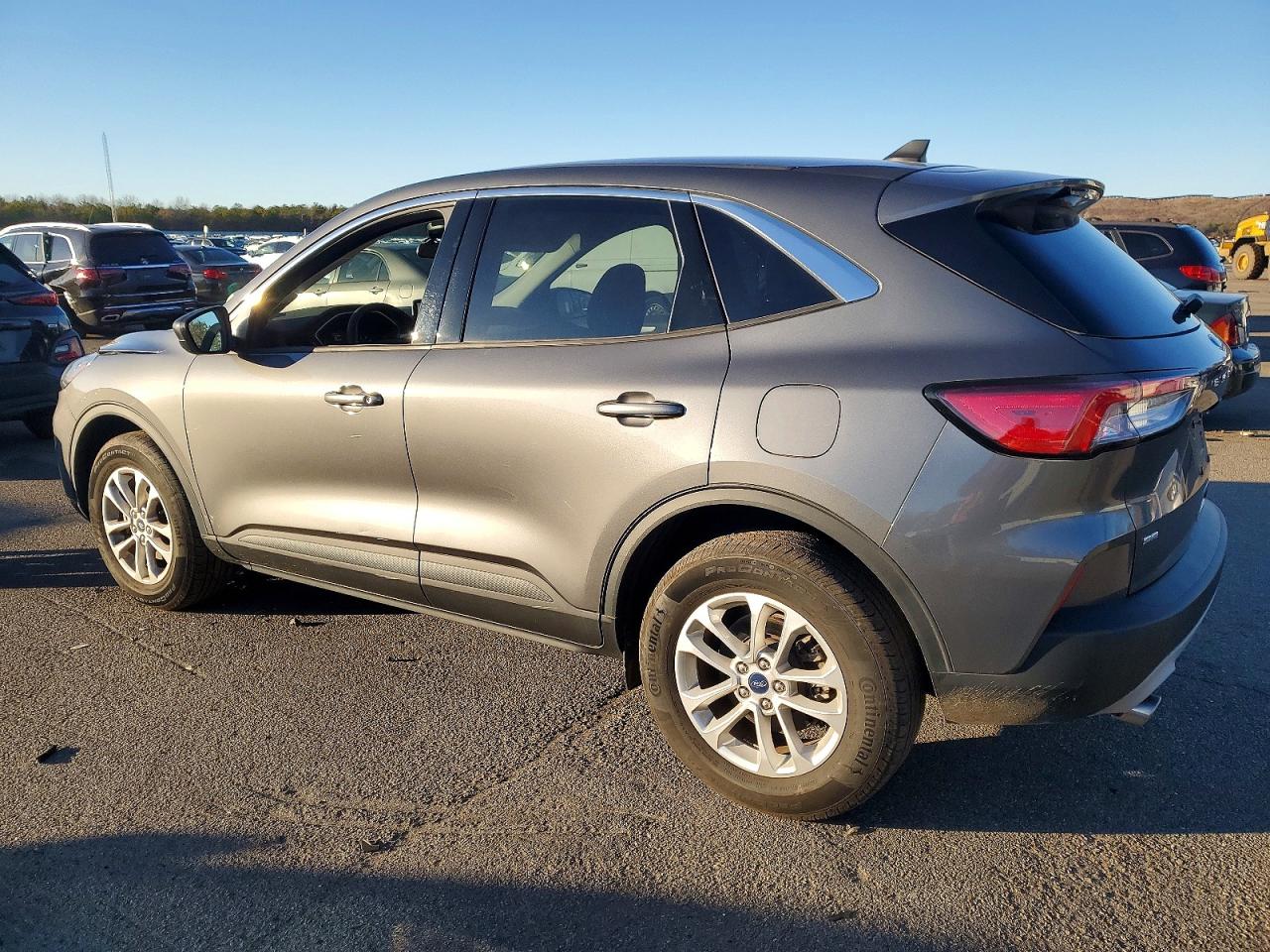 2022 FORD ESCAPE SE photo 2
