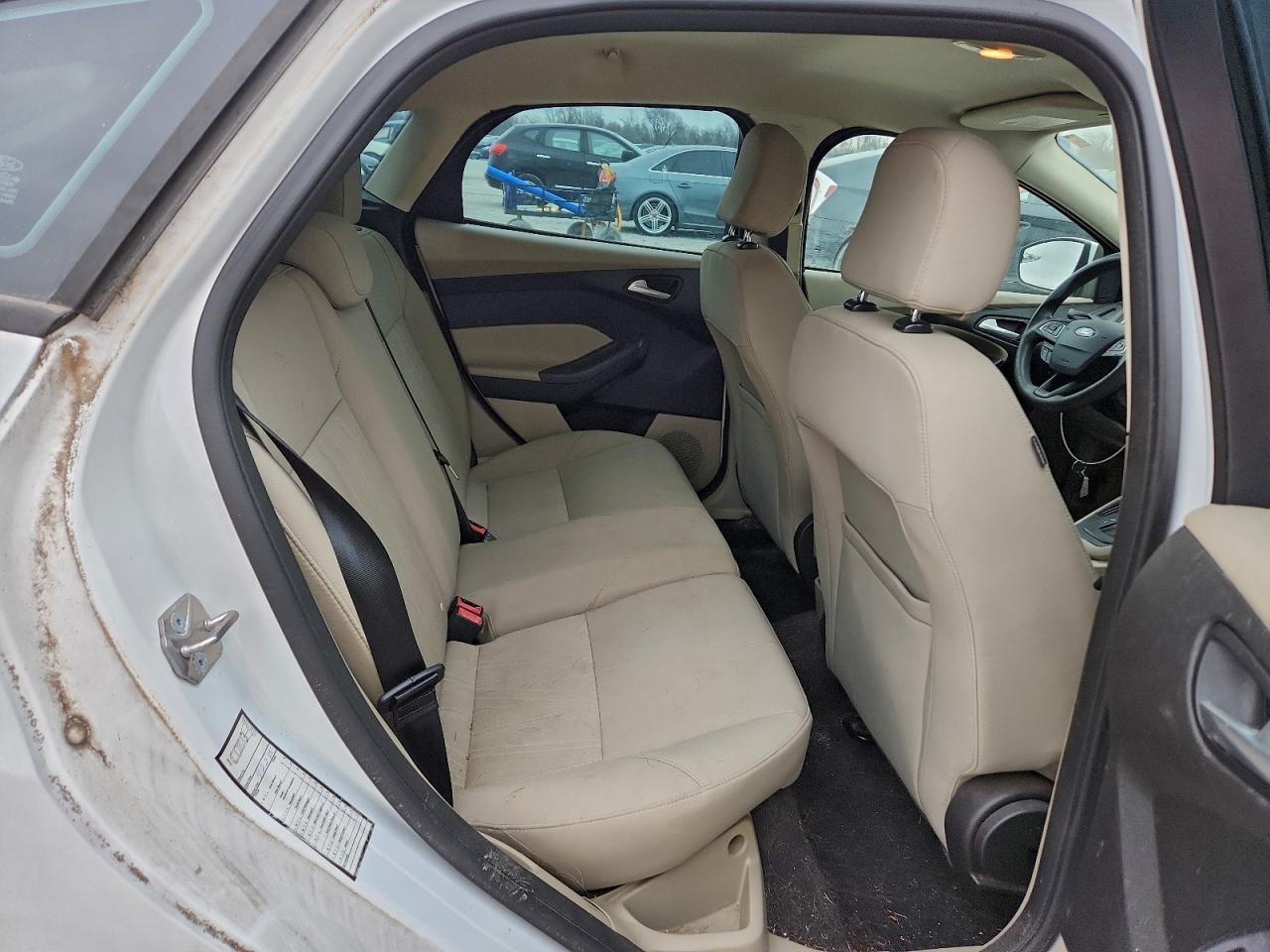 2015 FORD FOCUS SE photo 10