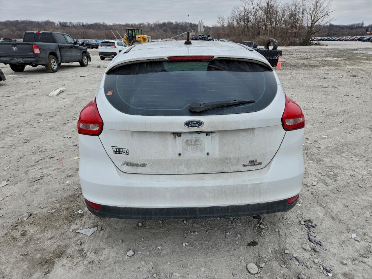 2015 FORD FOCUS SE photo 6