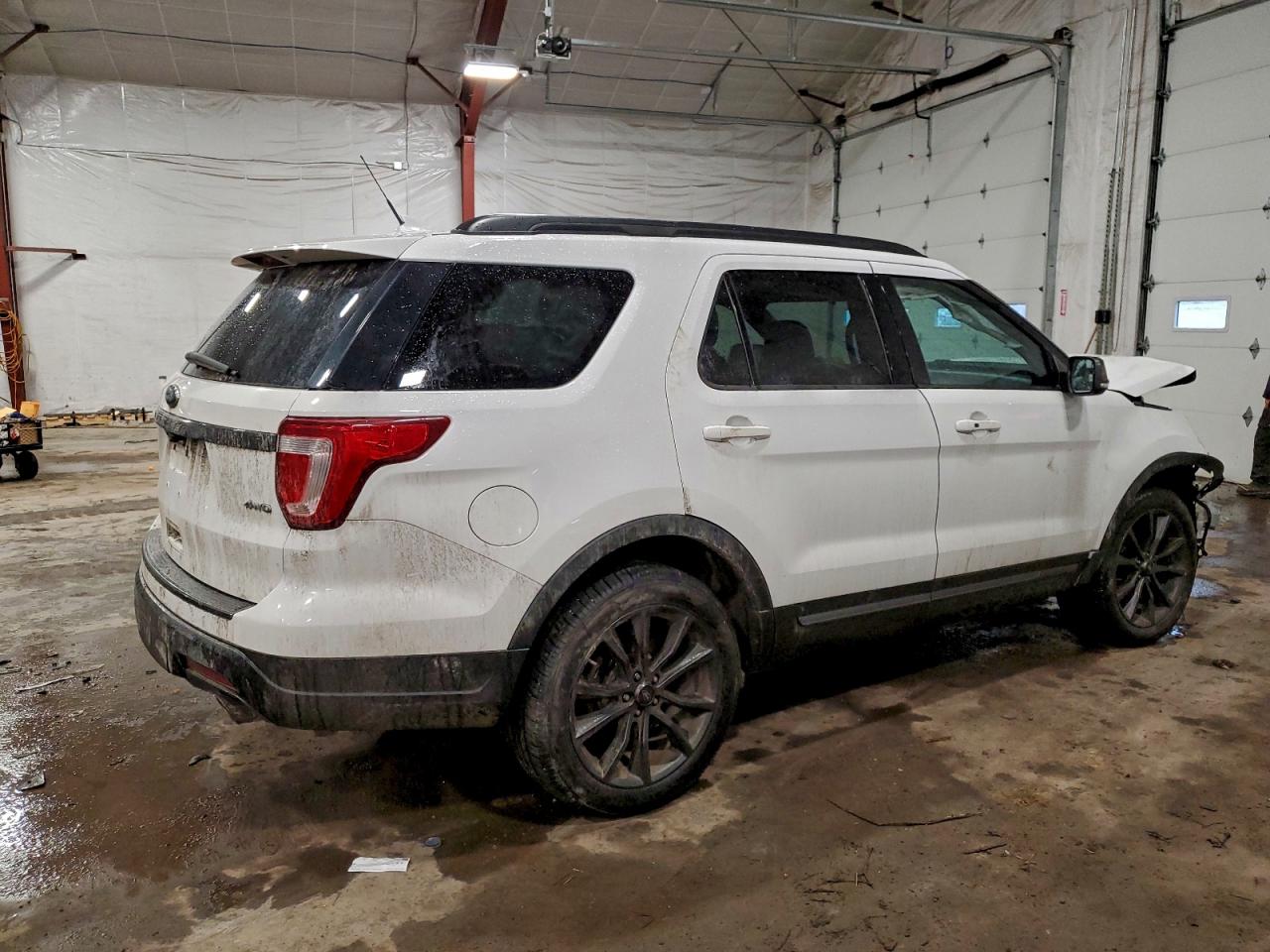 2018 FORD EXPLORER XLT photo 3