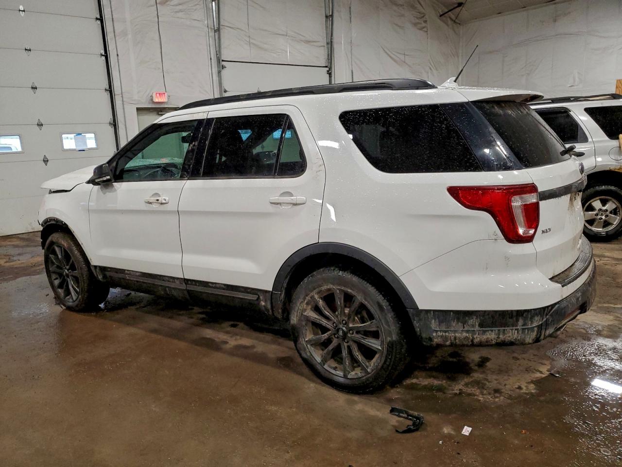 2018 FORD EXPLORER XLT photo 2