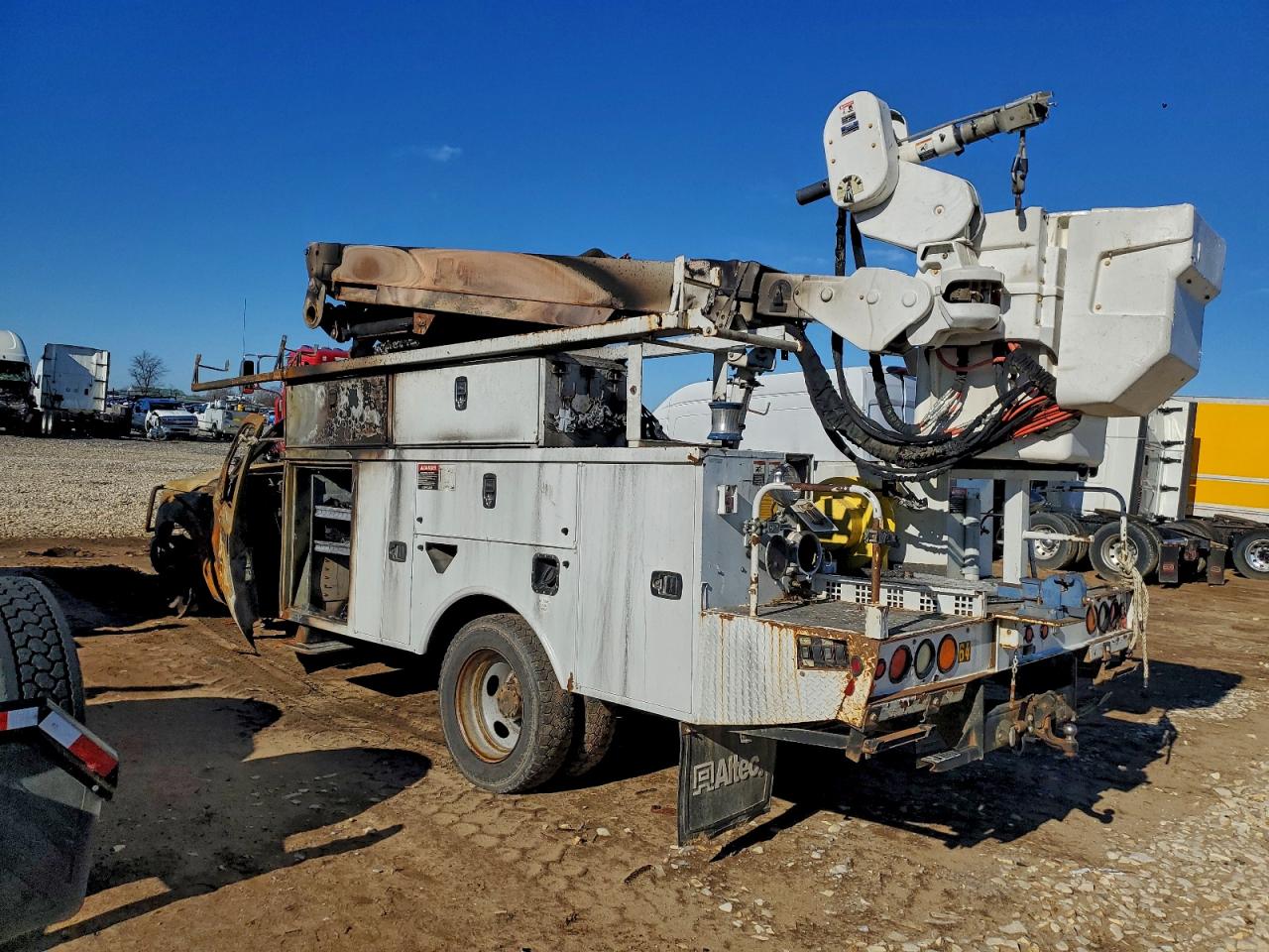 2013 FORD F550 SUPER DUTY BUCKET TRUCK photo 2