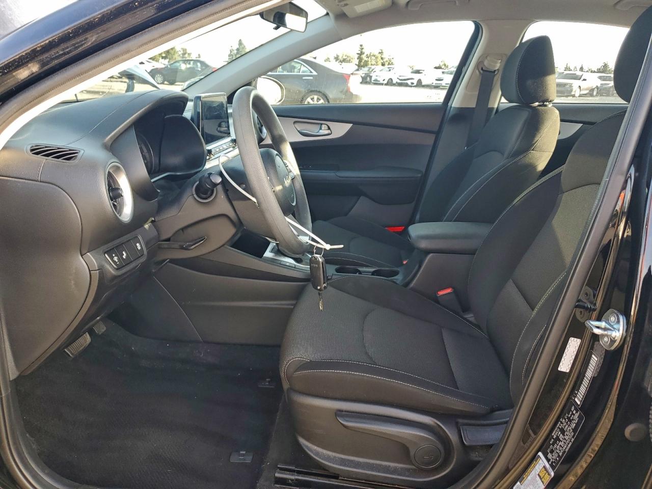 2023 KIA FORTE LX photo 7