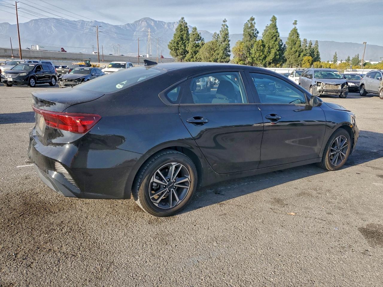 2023 KIA FORTE LX photo 3