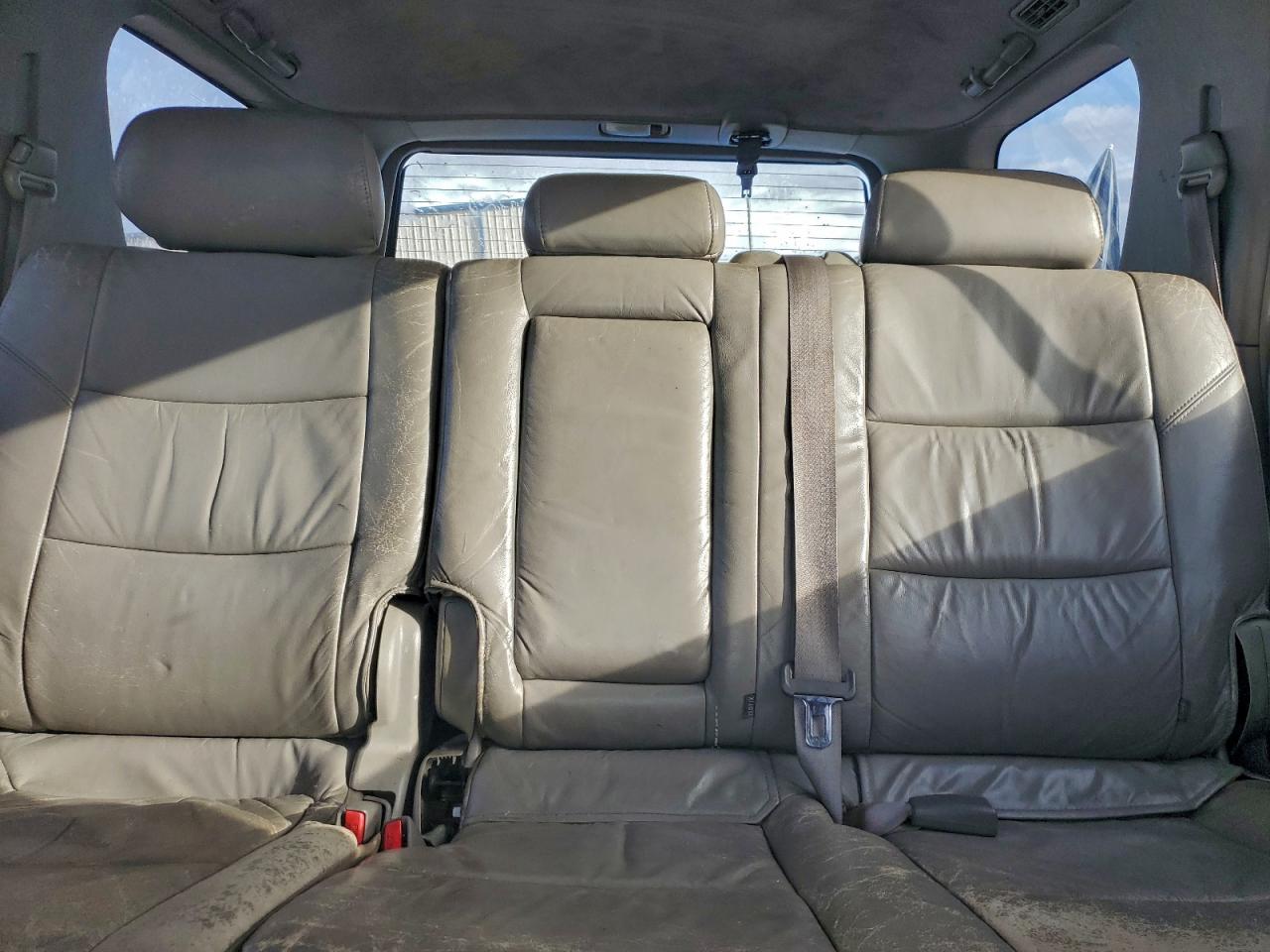 2004 TOYOTA SEQUOIA SR5 photo 10