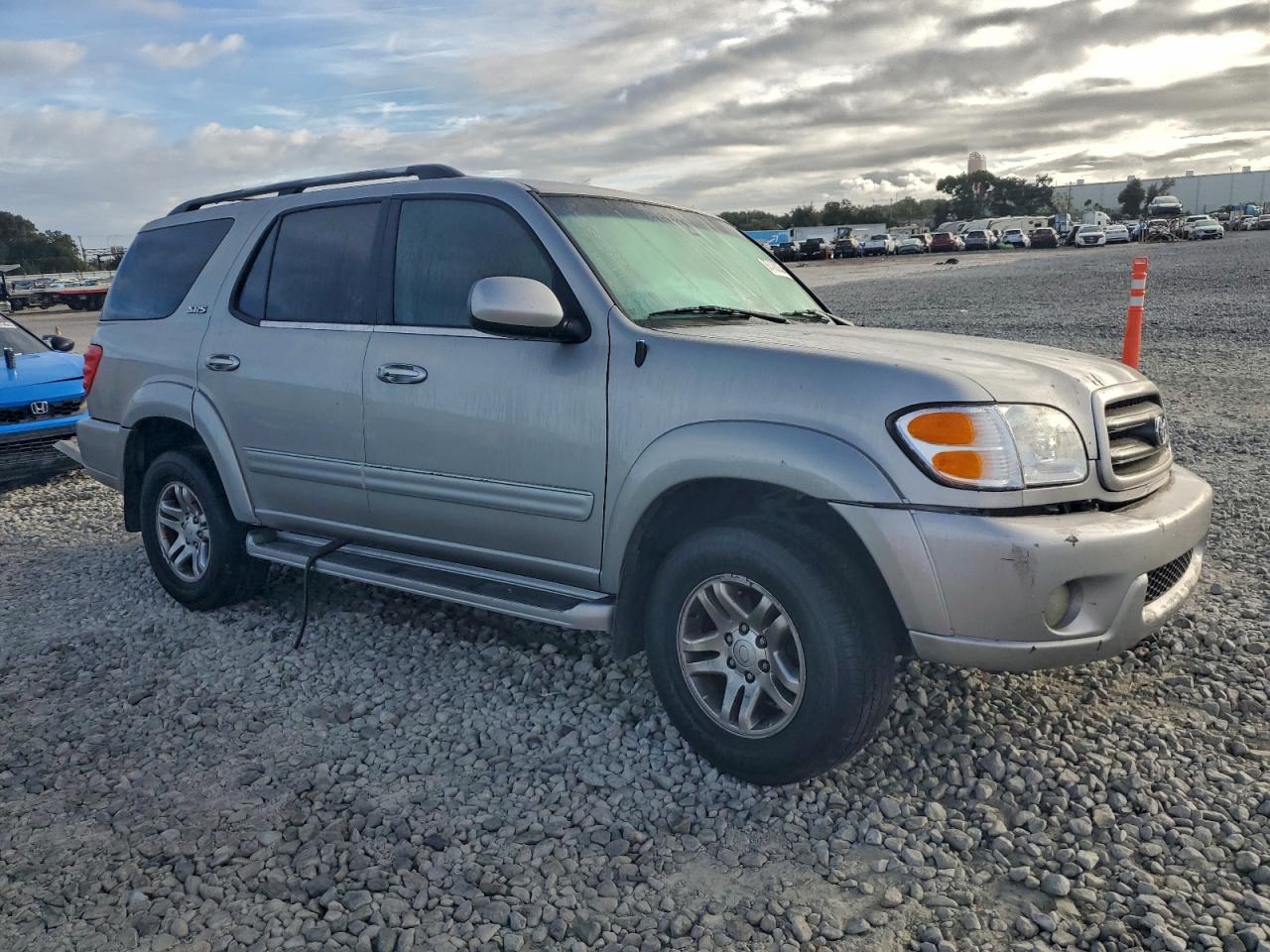 2004 TOYOTA SEQUOIA SR5 photo 4