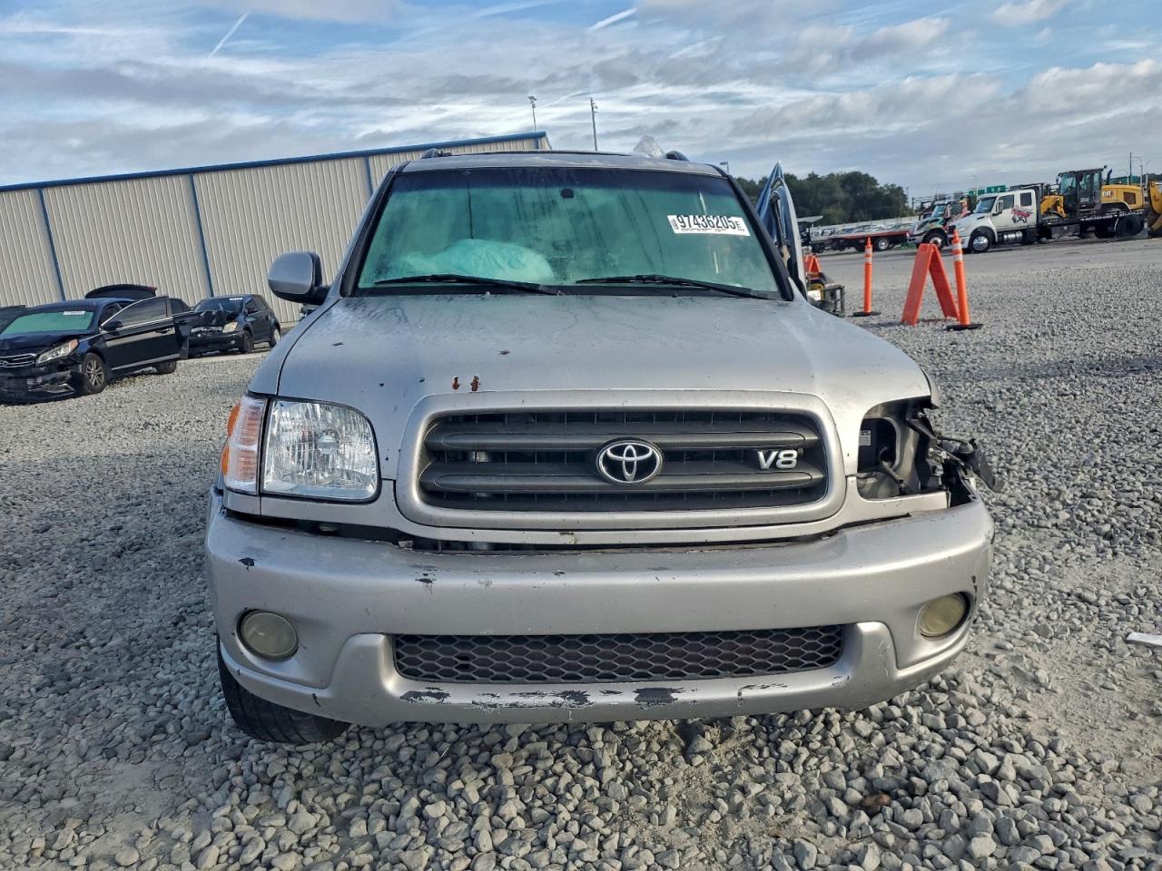 2004 TOYOTA SEQUOIA SR5 photo 5