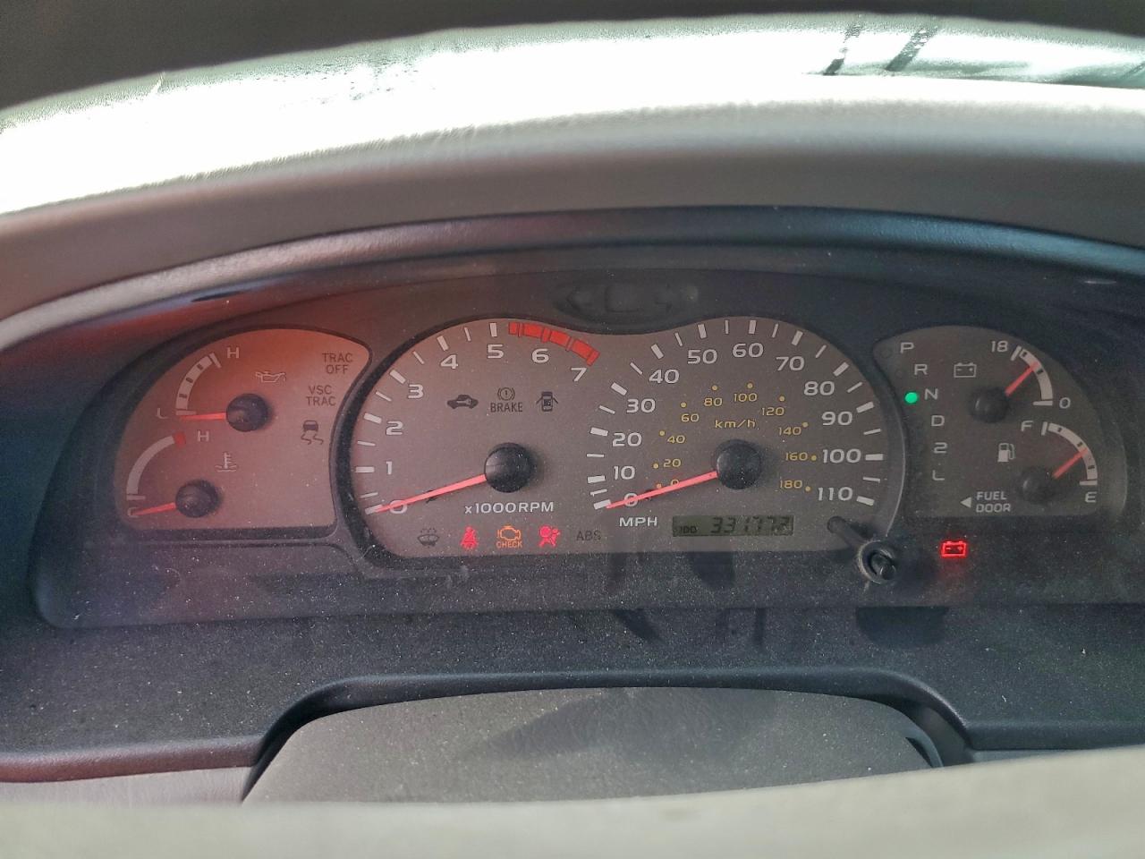 2004 TOYOTA SEQUOIA SR5 photo 9