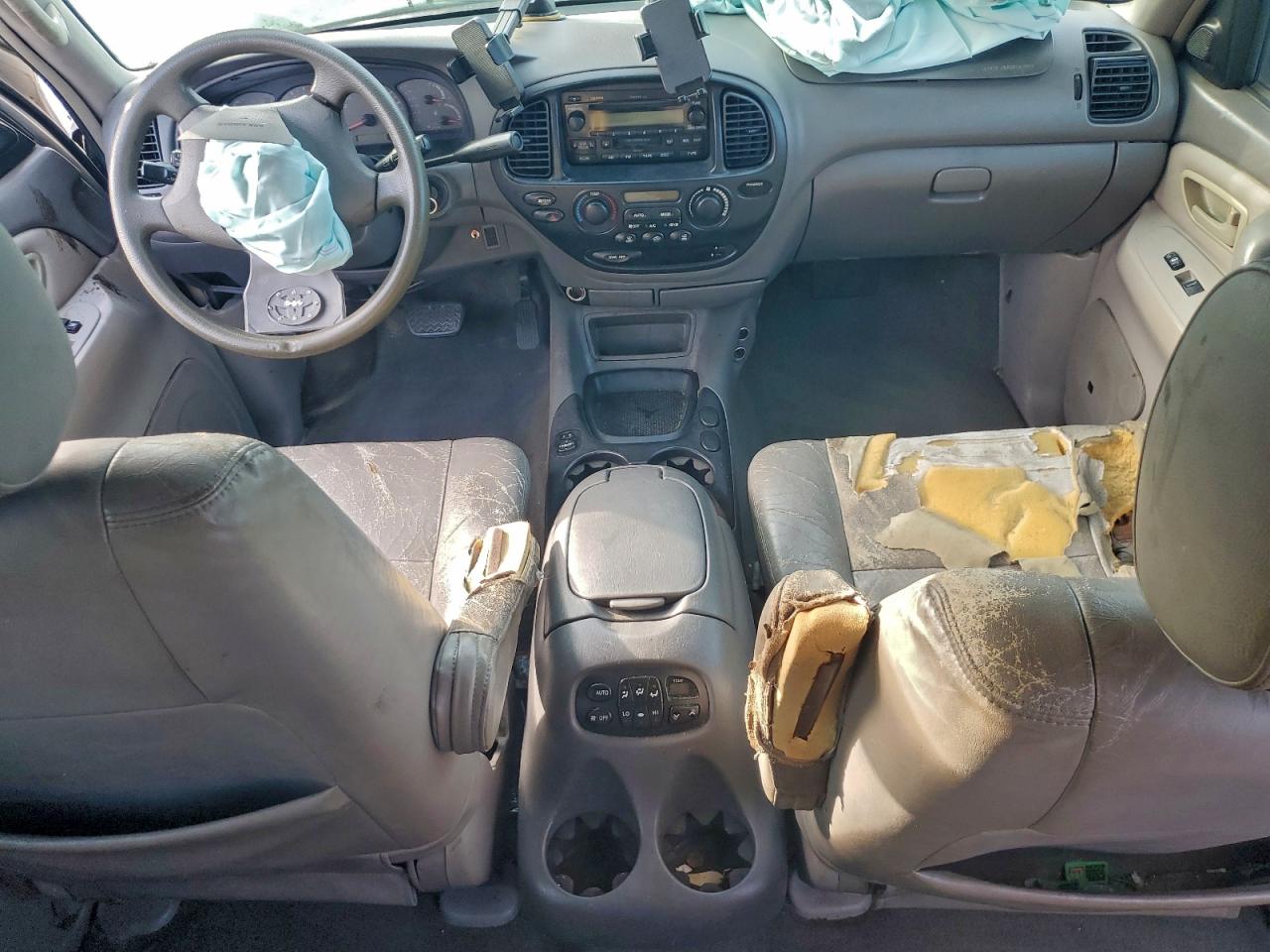 2004 TOYOTA SEQUOIA SR5 photo 8
