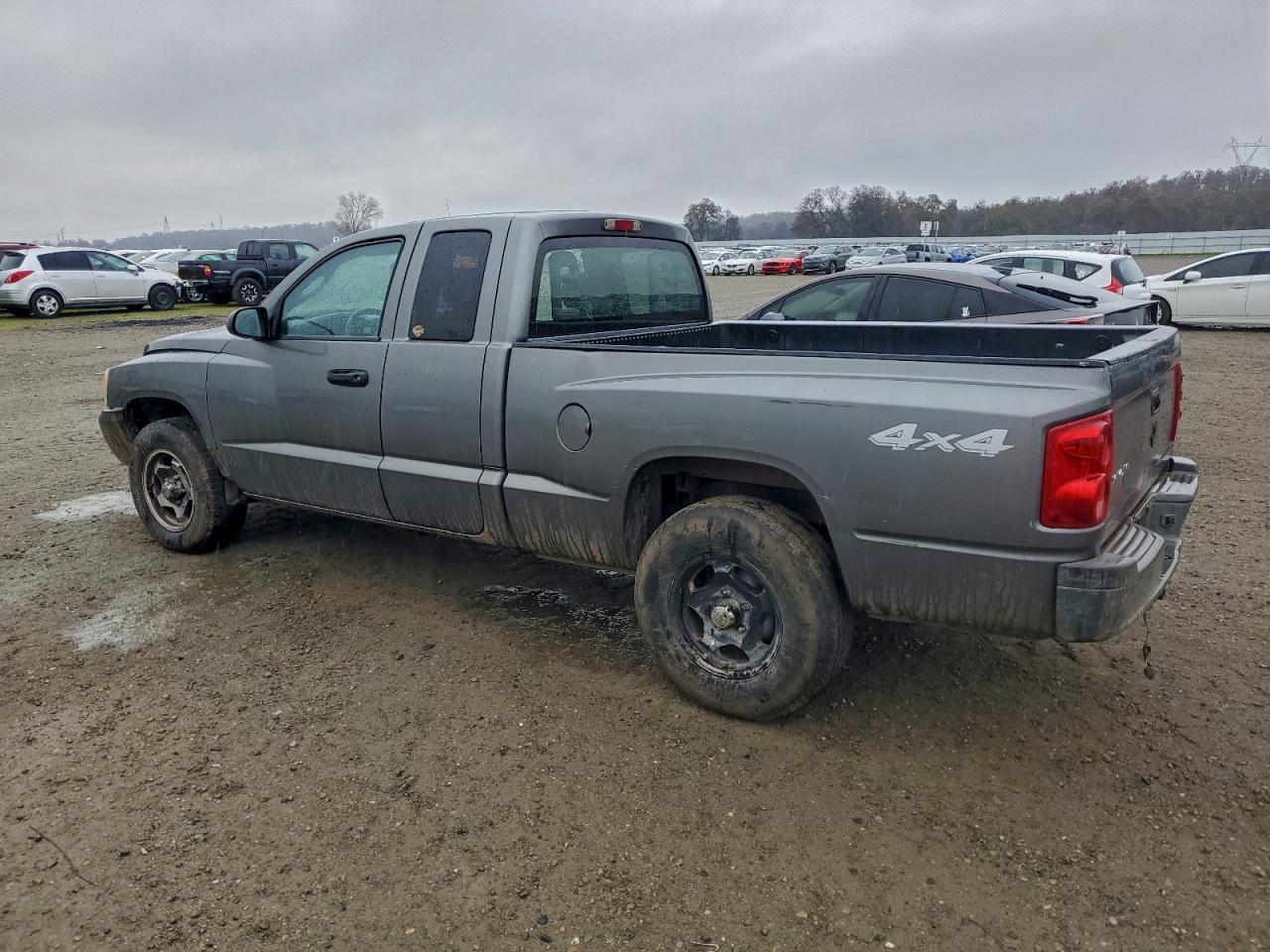 2005 DODGE DAKOTA ST photo 2