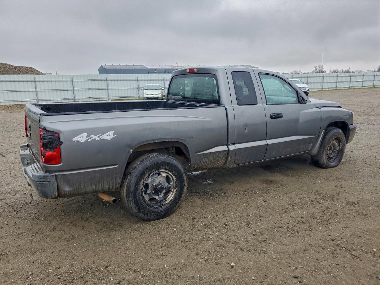 2005 DODGE DAKOTA ST photo 3