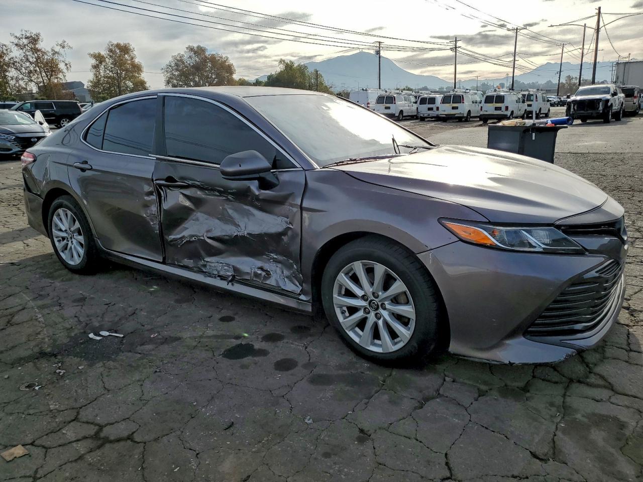 2018 TOYOTA CAMRY L photo 4