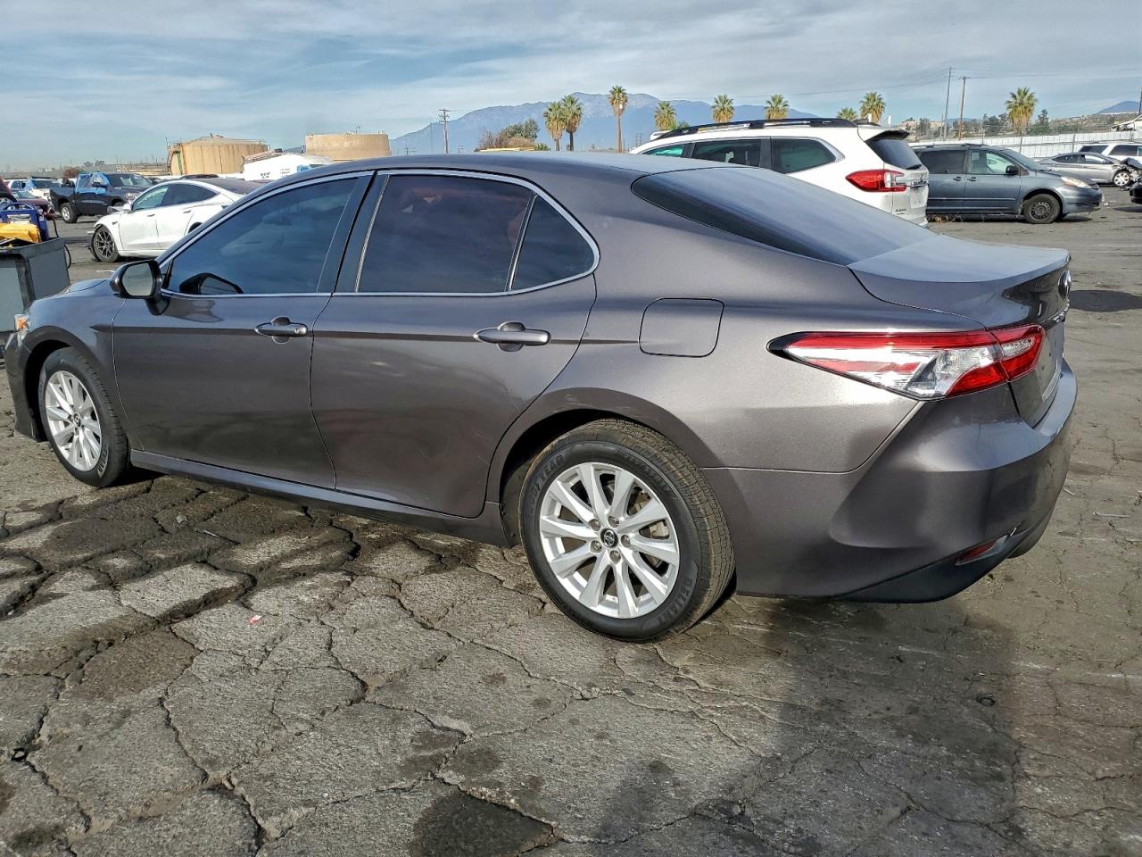 2018 TOYOTA CAMRY L photo 2